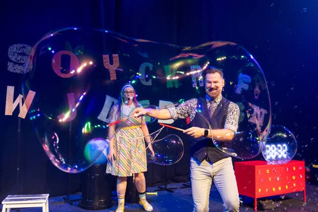 Edinburgh Fringe Festival Highlights Alphabet Of Awesome Science at the Edinburgh Fringe Festival, Edinburgh, United Kingdom, 2023., Credit:Roberto Ricciuti Edinburgh Festival Fringe Society B66 Avalon  Copyright: xRobertoxRicciutix xEdinburghxFestivalxFringexSocietyx xB66x xAvalonx 1121056134