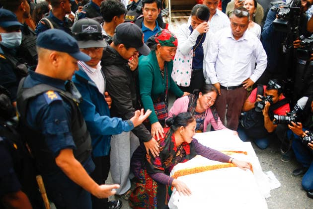 August 6, 2026, Kathmandu, Nepal: Relatives mourn over the coffin containing the body of renowned Nepali mountaineer Pur Bahadur Gurung (Yukta) at Tribhuvan International Airport. Vice President of the Nepal Mountaineering Association, Gandaki Province, was among the climbers killed in an avalanche on Broad Peak in Pakistan and was the first victim to be recovered from the avalanche site. Kathmandu Nepal - ZUMAhe B 20260806_mda_s197_168 Copyright: xSkandaxGautamx