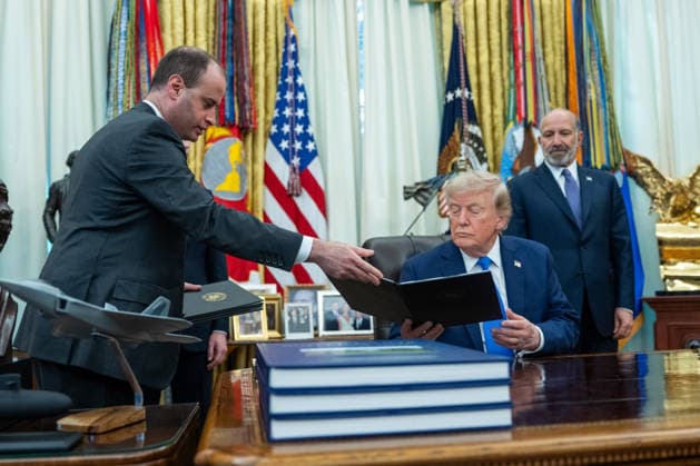 White House Staff Secretary Will Scharf hands President Donald Trump an executive order during the signing of executive orders concerning silicon chips and birthright citizenship in the Oval Office of the White House in Washington, DC on Thursday, August 6, 2026. The pair of executive orders are aimed at denying citizenship to certain people born in the US, like children of foreign diplomats, as well as bringing computer chip manufacturing to the U.S.  WASP20260806112 AaronxSchwartz