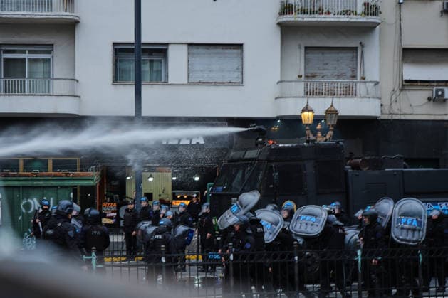 Demonstration held in Buenos Aires against government s Private Property bill BUENOS AIRES, ARGENTINA - AUGUST 6: Demonstrators clash with police forces outside the National Congress during a massive mobilization called by social, union, and political organizations to reject the government s Inviolability of Private Property bill, in Buenos Aires, Argentina on August 6, 2026. Tensions escalated when a group of protesters began throwing objects at the security personnel, prompting the police to deploy water cannons to disperse the crowd outside the Legislative Palace. Although the ruling party withdrew the controversial Land Law chapter to unblock the debate in the Senate, the organizers maintain their protest, demanding that the entire  Copyright: x2026xAnadoluxLucianoxGonzalezx