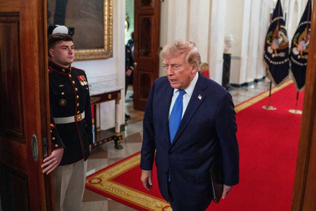 President Trump Hosts Team USA Olympians at White House United States President Donald J Trump arrives to the East Room of the White House in Washington, DC, USA, on Thursday, August 6, 2026. President Trump is hosting a ceremony for Team USA Olympians who competed in the 2026 Olympic Winter Games in Italy. Credit: Aaron Schwartz Pool via CNP Washington District of Columbia United States  Copyright: xPool ABACAx