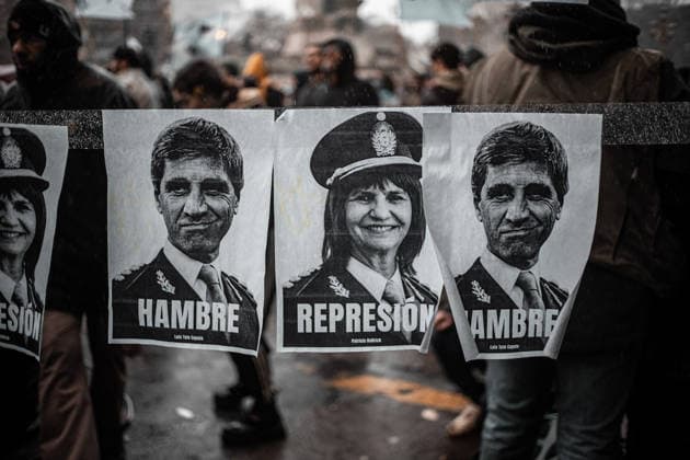 August 6, 2026, Caba, Buenos Aires, Argentina: Argentine security forces confront demonstrators outside the National Congress in Buenos Aires as the Senate debates the so-called Inviolability of Private Property bill. The protest took place amid heavy security and barriers surrounding the congressional building. Caba Argentina - ZUMAf175 20260806_zip_f175_007 Copyright: xDaniellaxFernandezxRealinx