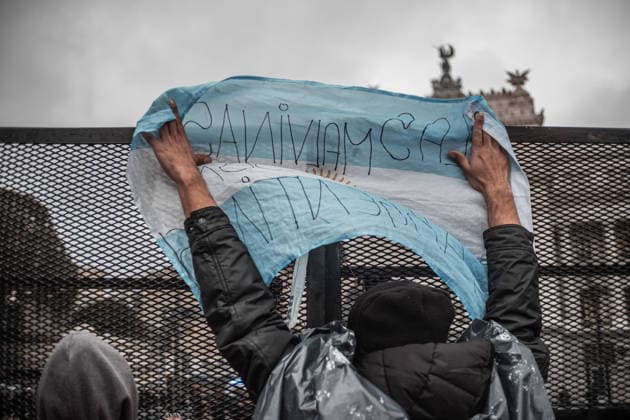 August 6, 2026, Caba, Buenos Aires, Argentina: Argentine security forces confront demonstrators outside the National Congress in Buenos Aires as the Senate debates the so-called Inviolability of Private Property bill. The protest took place amid heavy security and barriers surrounding the congressional building. Caba Argentina - ZUMAf175 20260806_zip_f175_014 Copyright: xDaniellaxFernandezxRealinx