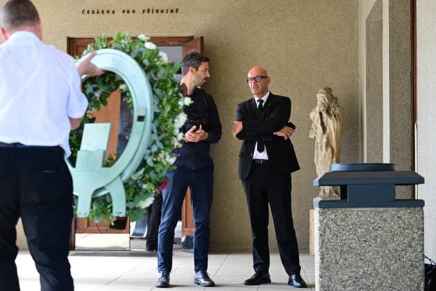 Last farewell to Czech artist Milan Knizak took place at the Strasnice Crematorium, in Prague, Czech Republic, on August 7, 2026. On the right side is seen Czech Culture Minister Oto Klempir (for Motorists). (CTKxPhoto MichalxKamaryt) CTKPhotoP2026080702792  CTKPhotoP2026080702792