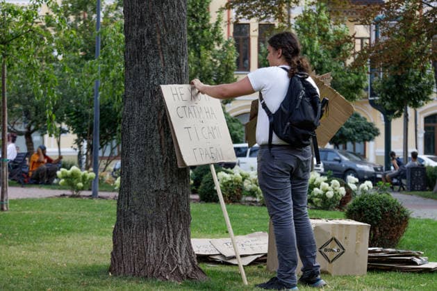 An activist props a placard against a tree during a peaceful protest against the dismissal of Mykhailo Fedorov from the post of Ukraine’s Defence Minister in Ivana Franka Square outside the Ivan Franko National Academic Drama Theatre, close to the Office of the President, Kyiv, Ukraine, August 6, 2026. Large-scale cardboard rallies in support of former Defence Minister Mykhailo Fedorov have been held in Kyiv and other cities across Ukraine for 22 consecutive days. On 14 July 2026, the Ukrainian Parliament accepted the resignation of Prime Minister Yuliia Svyrydenko, leading to the resignation of the Cabinet. On 15 July 2026, President Volodymyr Zelenskyy dismissed Defence Minister Mykhailo Fedorov, sparking widespread protests across the  Copyright: xMariannaxKotykx