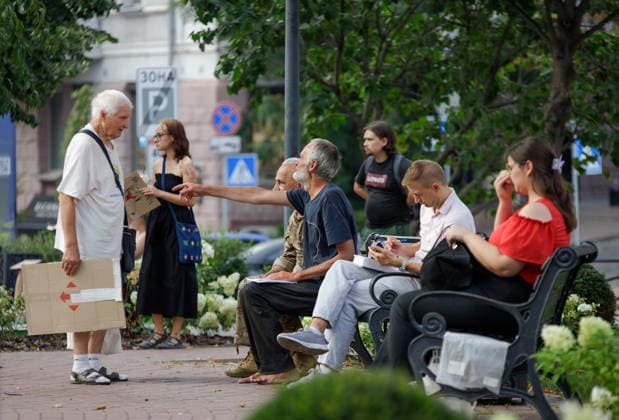 People sit on benches in a park during a peaceful protest against the dismissal of Mykhailo Fedorov from the post of Ukraine’s Defence Minister in Ivana Franka Square outside the Ivan Franko National Academic Drama Theatre, close to the Office of the President, Kyiv, Ukraine, August 6, 2026. Large-scale cardboard rallies in support of former Defence Minister Mykhailo Fedorov have been held in Kyiv and other cities across Ukraine for 22 consecutive days. On 14 July 2026, the Ukrainian Parliament accepted the resignation of Prime Minister Yuliia Svyrydenko, leading to the resignation of the Cabinet. On 15 July 2026, President Volodymyr Zelenskyy dismissed Defence Minister Mykhailo Fedorov, sparking widespread protests across the country. (P  Copyright: xMariannaxKotykx