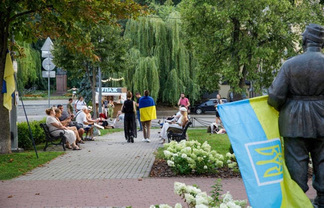 People sit on benches in a park during a peaceful protest against the dismissal of Mykhailo Fedorov from the post of Ukraine’s Defence Minister in Ivana Franka Square outside the Ivan Franko National Academic Drama Theatre, close to the Office of the President, Kyiv, Ukraine, August 6, 2026. Large-scale cardboard rallies in support of former Defence Minister Mykhailo Fedorov have been held in Kyiv and other cities across Ukraine for 22 consecutive days. On 14 July 2026, the Ukrainian Parliament accepted the resignation of Prime Minister Yuliia Svyrydenko, leading to the resignation of the Cabinet. On 15 July 2026, President Volodymyr Zelenskyy dismissed Defence Minister Mykhailo Fedorov, sparking widespread protests across the country. (P  Copyright: xMariannaxKotykx