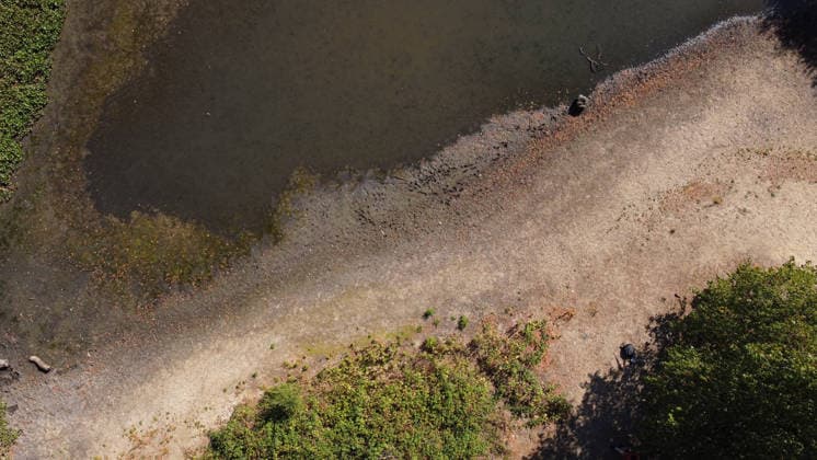 Drought affects ponds in London parks LONDON, UNITED KINGDOM - AUGUST 7: An aerial view shows reduced water levels at Seven Islands Pond in Mitcham Common amid hot weather and drought conditions in London, United Kingdom, on August 7, 2026. Water levels in ponds across the capital’s parks have fallen as the prolonged dry conditions continue. Rasid Necati Aslim Anadolu London United Kingdom. Editorial use only. Please get in touch for any other usage.  Copyright: x2026xAnadoluxRasidxNecatixAslimx