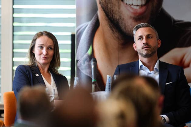 Dr. Claudia Wittig (BSW) und Fraktionsvorsitzender Ulrich Siegmund (AfD, Sachsen Anhalt) - Wahlforum Mittelstand des Liberalen Mittelstand Sachsen-Anhalt e.V. im Seminarhotel in Halberstadt (Sachsen-Anhalt) *** Dr. Claudia Wittig (BSW) and AfD Caucus Chair Ulrich Siegmund, Saxony-Anhalt: Small Business Forum hosted by the Liberal Small Business Association of Saxony-Anhalt e.V. at the Seminarhotel in Halberstadt, Saxony-Anhalt