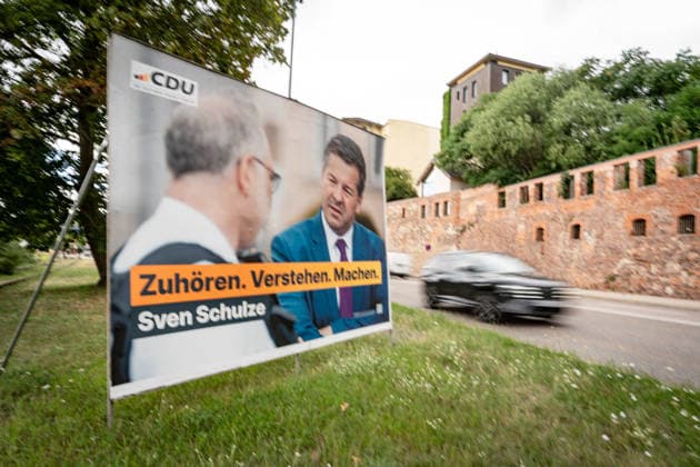 Wahlplakat der CDU mit Sven Schulze, CDU-Spitzenkandidat und amtierender Ministerpräsident des Landes Sachsen-Anhalt;Wahlplakat zur Landtagswahl 2026 in Magdeburg, Sachsen-Anhalt, Magdeburg Sachsen-Anhalt Deutschland Magdeburg Innenstadt *** CDU campaign poster featuring Sven Schulze, the CDU s top candidate and incumbent Minister-President of the state of Saxony-Anhalt. Campaign poster for the 2026 state election in Magdeburg, Saxony-Anhalt, Magdeburg, Saxony-Anhalt, Germany; Magdeburg city center