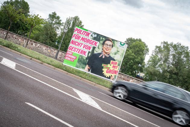 Wahlplakat von BÜNDNIS90 Die Grünen mit der Spitzenkandidatin Susan Sziborra-Seidlitz;Wahlplakat zur Landtagswahl 2026 in Magdeburg, Sachsen-Anhalt, Magdeburg Sachsen-Anhalt Deutschland Magdeburg Innenstadt *** Election poster for BÜNDNIS90 The Greens featuring lead candidate Susan Sziborra Seidlitz. Poster for the 2026 state election in Magdeburg, Saxony-Anhalt, Magdeburg, Saxony-Anhalt, Germany. Downtown Magdeburg