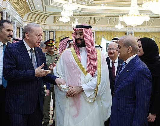 Turkish President Recep Tayyip Erdogan (L), Saudi Crown Prince Mohammed bin Salman (C), and Pakistani Prime Minister Shehbaz Sharif (R) sign a trilateral defense agreement in Mecca, Saudi Arabia, on Friday on August 7, 2026.  SAU2026080718 TurkishxPresidencyxOffice