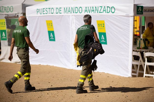 The number of ground personnel fighting the fire in Niebla has increased to 150, with 18 aerial resources. Image of the Forward Command Post at the wildfire that broke out in the town of Niebla, Huelva. August 7, 2028, in Niebla, Huelva, Andalusia, Spain: Andalusia’s Forest Fire Emergency Plan (Plan Infoca) has increased the number of ground personnel from 80 to 150 this Friday to contain the forest fire that broke out Thursday afternoon in the Raboconejo area of Niebla, Huelva, which remains in the emergency phase, Operational Level 1, and which has forced the preventive evacuation of 23 residents from the hamlets of Raboconejo and Caballón. Likewise, 18 aerial resources continue to operate in the area. AUGUST 7, 2026 Niebla, Huelva, Anda  Copyright: xClaraxCarrascox 7705139