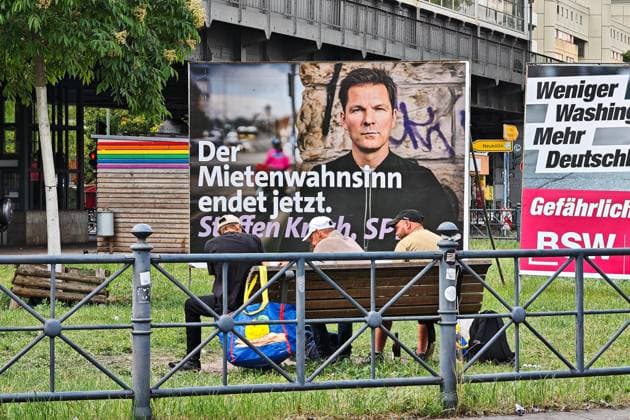 News Bilder des Tages Berlin, Deutschland, 07.08.2026: Wahlplakate mit Steffen Krach, SPD, am Kottbusser Tor und dem Slogan Der Mietenwahnsinn endet jetzt *** Berlin, Germany, August 7, 2026: Election posters featuring Steffen Krach of the SPD at Kottbusser Tor with the slogan The rent madness ends now Copyright: xdtsxNachrichtenagenturx dts_129525
