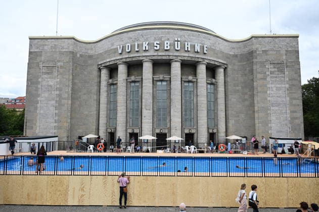 Temporary swimming pool opened in front of the Volksbuehne theatre in Berlin BERLIN, GERMANY - AUGUST 07: People swim and visit the newly opened Volksbad, a temporary public swimming pool installed in front of the Volksbuehne theatre at Rosa-Luxemburg-Platz in Berlin, Germany, on August 07, 2026. To mark the start of the Volksbuehne’s new artistic directorship, a temporary public swimming pool with a 25-meter swimming lane has been installed on the square for eight weeks. Volodymyr Sindieiev Anadolu Berlin Germany. Editorial use only. Please get in touch for any other usage.  Copyright: x2026xAnadoluxVolodymyrxSindieievx