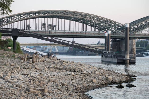 RECORD DATE NOT STATED Koeln GER, Natur, Klima, Sommer, Trockenheit, Rhein, Niedrigwasser, Koeln, Nordrhein-Westfalen, Deutschland, 06.08.2026 Der Pegelstand des Rheins in Koeln ist bedenklich niedrig und laesst die Schifffahrt nur eingeschraenkt zu GER, Natur, Klima, Sommer, Trockenheit, Rhein, Niedrigwasser, Koeln, Nordrhein-Westfalen, Deutschland, 06.08.2026 *** Cologne, Germany, Nature, Climate, Summer, Drought, Rhine, Low Water Levels, Cologne, North Rhine-Westphalia, Germany, August 6, 2026 The water level of the Rhine in Cologne is alarmingly low, allowing only limited navigation GER, Nature, Climate, Summer, Drought, Rhine, Low Water, Cologne, North Rhine-Westphalia, Germany, August 6, 2026 Copyright: xEibner-Pressefoto JuergenxAugstx EP_JAT