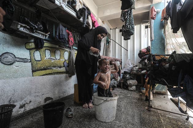 Displaced Palestinians Endure Summer Heat at UNRWA Shelters Displaced Palestinians stay at UNRWA shelters in the Nuseirat refugee camp, central Gaza Strip, on August 7, 2026, amid high temperatures and a lack of adequate ventilation, electricity and water. The shortages add to difficult humanitarian conditions for thousands of displaced people living in the shelters. Photo by Moiz Salhi apaimages Nusairat Gaza Strip Palestinian Territory 070826_Nusairat_MS_00(1) Copyright: xapaimagesxMoizxSalhixx xapaimagesx
