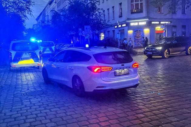 Berlin, Deutschland, 07.08.2026: Polizei in der Berliner Graefestraße im Stadtteil Kreuzberg *** Berlin, Germany, August 7, 2026 Police on Graefestraße in Berlin s Kreuzberg neighborhood Copyright: xdtsxNachrichtenagenturx dts_129586