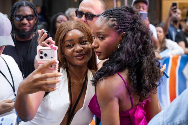 August 7, 2026, New York, New York, USA: AYRA STARR greets fans while performing at the Today Show Citi Concert Series on NBC at Rockefeller Plaza in New York. 7 August 2026 New York USA - ZUMAa265 20260807_zep_a265_020 Copyright: xEricxAcquayex