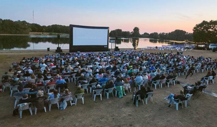 Sommerkino Auesee ** NUR FÜR REDAKTIONELLE ZWECKE ** EDITORIAL USE ONLY **<p>Das Sommerkino findet am Freitag, den 07.08.2026 auf einer mobilen Leinwand am Auesee in Wesel statt. Deutschland NRW Wesel Copyright: ErwinxPottgiesser *** Auesee Summer Movie Theater ** FOR EDITORIAL USE ONLY ** EDITORIAL USE ONLY ** p The Summer Cinema will take place on Friday, August 7, 2026, on a mobile screen at Auesee in Wesel, Germany (North Rhine-Westphalia, Wesel). Copyright ErwinxPottgiesser Copyright: ErwinxPottgiesser doc87272l0fplyi1oo1vj0 ,EDITORIAL USE ONLY