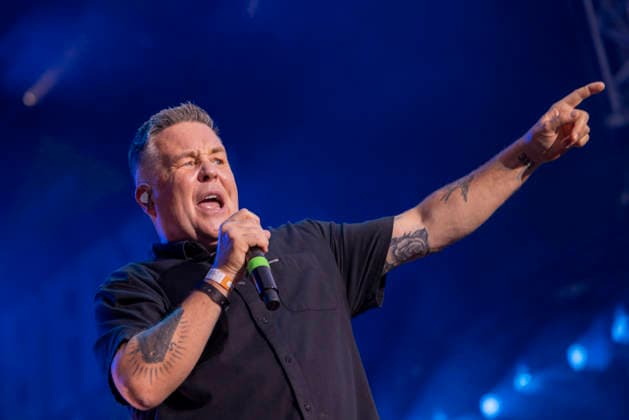Dropkick Murphys, Ken Casey, auf der Bühne beim Taubertal-Festival 2026 in Rothenburg ob der Tauber, Deutschland, am 7. August 2026. *** Ken Casey of the Dropkick Murphys on stage at the Taubertal Festival 2026 in Rothenburg ob der Tauber, Germany, on August 7, 2026 Copyright: HMBxMedia xHeikoxBecker