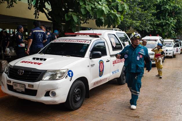 School Mass Shooting in Nonthaburi, Thailand - 7 Aug 2026 Rescue workers seen working at the scene following a school mass shooting. At least 7 people, including the gunman, died in a school mass shooting. A 14-year-old student started by killing his grandparents at their home, then opened fire at the school before killing himself. Nonthaburi Thailand Copyright: xPeeraponxBoonyakiatx xSOPAxImagesx Peerapon-Boonyakiat-1441163