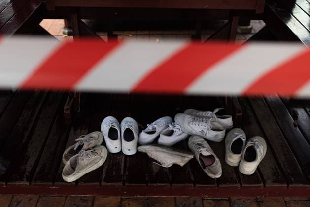 School Mass Shooting in Nonthaburi, Thailand - 7 Aug 2026 Students shoes seen left at the scene following a school mass shooting. At least 7 people, including the gunman, died in a school mass shooting. A 14-year-old student started by killing his grandparents at their home, then opened fire at the school before killing himself. Nonthaburi Thailand Copyright: xPeeraponxBoonyakiatx xSOPAxImagesx Peerapon-Boonyakiat-1441147
