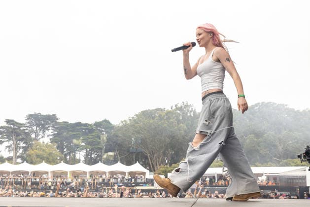 August 7, 2026, San Francisco, California, USA: RHIAN TEASDALE of English rock band Wet Leg during Outside Lands Music Festival in San Francisco, California San Francisco USA  - ZUMAs135 20260807_zap_s135_100 Copyright: xDanielxDeSloverx