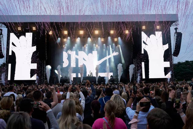 Robin Schulz live beim Sommerfestival 2026 in der Autostadt. Wolfsburg, 07.08.2026 *** Robin Schulz live at the 2026 Summer Festival at Autostadt Wolfsburg, August 7, 2026 Foto:xU.xStammx xFuturexImagex schulz_6802
