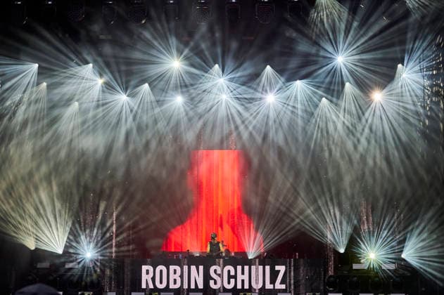 Robin Schulz live beim Sommerfestival 2026 in der Autostadt. Wolfsburg, 07.08.2026 *** Robin Schulz live at the 2026 Summer Festival at Autostadt Wolfsburg, August 7, 2026 Foto:xU.xStammx xFuturexImagex schulz_6827
