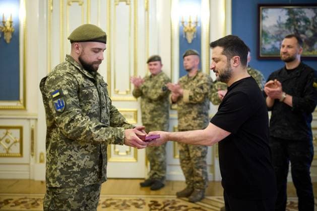 Zelensky honors Ukrainian communications and cybersecurity service members Ukrainian President Volodymyr Zelensky presents state awards to members of the Communications and Cybersecurity Forces of the Armed Forces of Ukraine in Kyiv, Ukraine, on August 8, 2026, marking their professional day. Photo by PRESIDENT OF UKRAINE apaimages Ukraine Ukraine Ukraine 080826_Ukraine_UPO_00(5).jpeg Copyright: xapaimagesxPRESIDENTxOFxUKRAINEx xapaimagesx