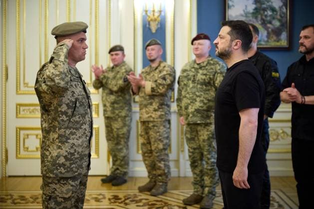 Zelensky honors Ukrainian communications and cybersecurity service members Ukrainian President Volodymyr Zelensky presents state awards to members of the Communications and Cybersecurity Forces of the Armed Forces of Ukraine in Kyiv, Ukraine, on August 8, 2026, marking their professional day. Photo by PRESIDENT OF UKRAINE apaimages Ukraine Ukraine Ukraine 080826_Ukraine_UPO_00(7).jpeg Copyright: xapaimagesxPRESIDENTxOFxUKRAINEx xapaimagesx