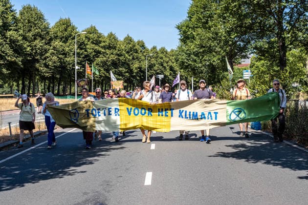August 8, 2026, The Hague, South-Holland, The Netherlands: Extinction Rebellion activists stage an unannounced blockade of the A12 highway in The Hague, the Netherlands, in response to severe wildfires in the Netherlands. The activists are demanding that the Dutch government end fossil fuel subsidies. The Hague The Netherlands - ZUMAg281 20260808_zaf_g281_010 Copyright: xStormxGroenendijkx