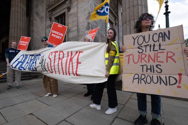August 8, 2026, Edinburgh, Scotland, UK: Members of the Public and Commercial Services union at the National Galleries of Scotland have taken strike action during the Edinburgh Festival Fringe in a dispute over what the union describes as detrimental changes to working practices and a failure to consult. The union says the changes could make it harder for staff to take breaks, create difficulties in providing reasonable adjustments for disabled staff, and pose challenges for union representatives accessing facility time in affected roles. Edinburgh UK - ZUMAs357 20260808_zip_s357_002 Copyright: xCameronxScottx