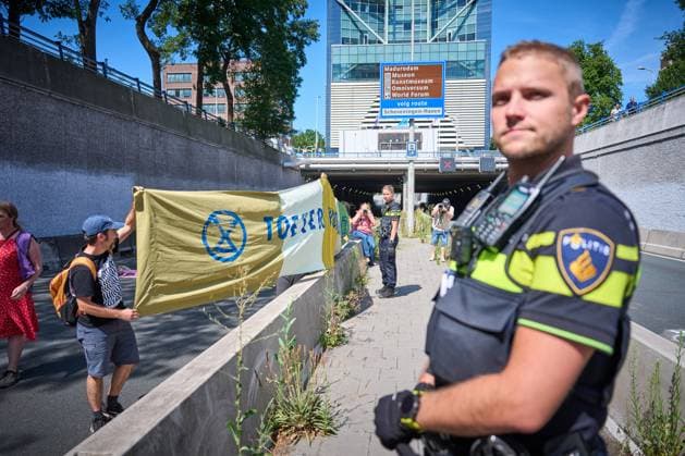 THE HAGUE - Climate protesters from Extinction Rebellion during a blockade of the A12 motorway. In a statement, XR reports that the blockade is a response to the persistent Dutch drought and the apocalyptic wildfires in France, Spain, and Limburg . PHIL NIJHUIS ANP netherlands out - belgium out  Copyright: xx x565077452x originalFilename: 565077452.jpg