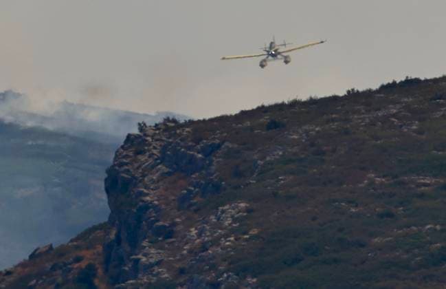 The forest fire in Tírig, Castellón, has been elevated to Level 2 under the PEIF An airplane during efforts to extinguish a forest fire, on August 8, 2026, in Tírig, Castellón, Valencian Community, Spain. The fire in the Castellón municipality of Tírig, believed to have been caused by lightning, has worsened in recent hours, forcing authorities to activate Level 2 of the Special Plan for Forest Fire Risk (PEIF) and to relocate the Advanced Command Post (PMA) there. The fire is located in a rugged area that is difficult to access by land, so aerial resources are carrying out the main firefighting efforts. AUGUST 8, 2026 FOREST FIRE Ángel Sá Tirig, Castellón, Valencian Community, Spain  Copyright: xÃngelxSanchezx 7706175