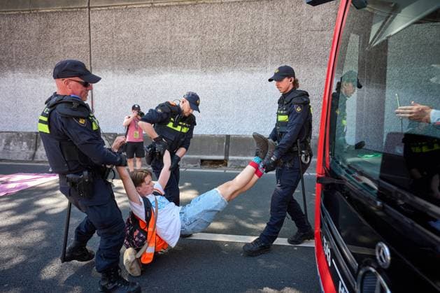 THE HAGUE - Climate protesters from Extinction Rebellion during a blockade of the A12 motorway. In a statement, XR reports that the blockade is a response to the persistent Dutch drought and the apocalyptic wildfires in France, Spain, and Limburg . PHIL NIJHUIS ANP netherlands out - belgium out  Copyright: xx x565079889x originalFilename: 565079889.jpg