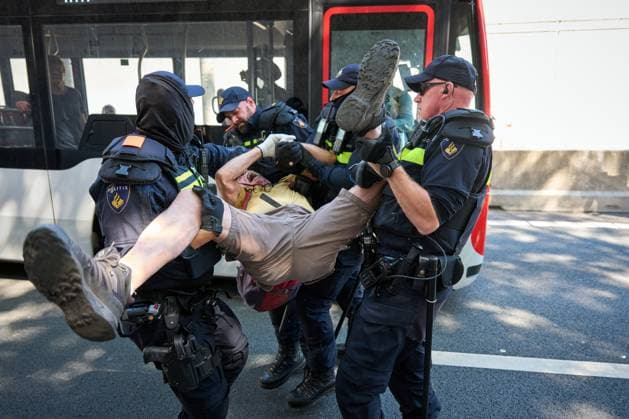 THE HAGUE - Climate protesters from Extinction Rebellion during a blockade of the A12 motorway. In a statement, XR reports that the blockade is a response to the persistent Dutch drought and the apocalyptic wildfires in France, Spain, and Limburg . PHIL NIJHUIS ANP netherlands out - belgium out  Copyright: xx x565079920x originalFilename: 565079920.jpg
