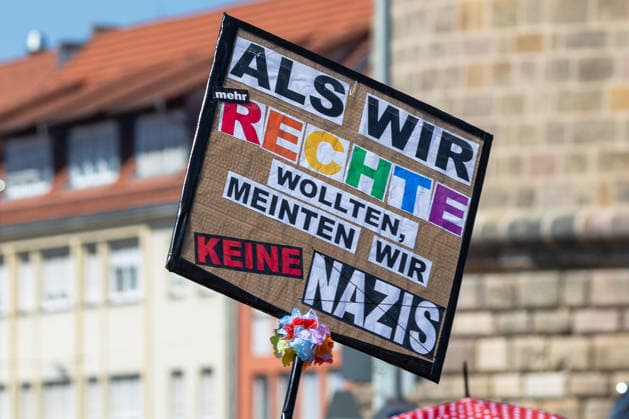 CSD Nürnberg 2026 Nürnberg Pride Week, Nürnberg, 08.08.2026 Ein Schild mit der Aufschrift Als wir mehr Rechte wollten, meinten wir keine Nazis wird bei der Parade des Christopher Street Day durch die Innenstadt hochgehalten. Die Aktion findet im Rahmen der Nürnberg Pride Week statt. Nürnberg Bayern Deutschland *** CSD Nuremberg 2026 Nuremberg Pride Week, Nuremberg, August 8, 2026 A sign reading When we said we wanted more rights, we didn’t mean Nazis is held aloft during the Christopher Street Day parade through downtown. The event is part of Nuremberg Pride Week. Nuremberg, Bavaria, Germany 20260808-1V9A6806-M4000