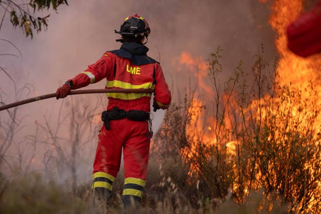The wildfire in Niebla, Huelva, remains active, with more than 4,000 hectares affected The wildfire in Niebla, Huelva, remains active, with more than 4,000 hectares affected August 8, 2026, in Niebla, Huelva, Andalusia, Spain The wildfire that broke out this past Thursday in the Raboconejo area of Niebla, Huelva, has spread to over 4,000 hectares, and the emergency phase—Operational Level 2—remains in effect, due to constantly shifting winds that are hampering the efforts of more than 300 firefighters working to extinguish it. AUGUST 8, 2026 Niebla, Huelva, Andalusia, Spain Niebla, Huelva, Andalusia, Spain Spain  Copyright: xClaraxCarrascox 7706214