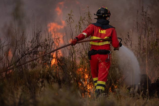 The wildfire in Niebla, Huelva, remains active, with more than 4,000 hectares affected The wildfire in Niebla, Huelva, remains active, with more than 4,000 hectares affected August 8, 2026, in Niebla, Huelva, Andalusia, Spain The wildfire that broke out this past Thursday in the Raboconejo area of Niebla, Huelva, has spread to over 4,000 hectares, and the emergency phase—Operational Level 2—remains in effect, due to constantly shifting winds that are hampering the efforts of more than 300 firefighters working to extinguish it. AUGUST 8, 2026 Niebla, Huelva, Andalusia, Spain Niebla, Huelva, Andalusia, Spain Spain  Copyright: xClaraxCarrascox 7706215