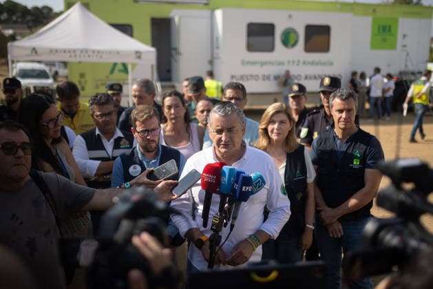 The wildfire in Niebla, Huelva, remains active, with more than 4,000 hectares affected The wildfire in Niebla, Huelva, remains active, with more than 4,000 hectares affected As of August 8, 2026, in Niebla, Huelva, Andalusia, Spain The Regional Minister for the Presidency, Health, and Emergencies and director of the Andalusian Forest Fire Emergency Plan (Plan Infoca), Antonio Sanz, speaks to the media from the command post set up for the wildfire that broke out in the Raboconejo area of Niebla, Huelva, which has now spread over 4,000 hectares. August 8, 2026, Niebla, Huelva, Andalusia, Spain Niebla, Huelva, Andalusia, Spain Spain  Copyright: xClaraxCarrascox 7706235