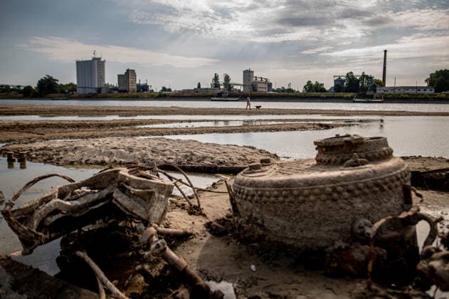 Remains of an old World War II-era ship in Hungary BAJA, HUNGARY – AUGUST 8: People gather along the exposed riverbed of the Danube, after exceptionally low water levels revealed the remains of an old World War II-era ship from the riverbed in Baja, Hungary on August 8, 2026. The emergence of the wreck has attracted hundreds of curious visitors to the site. Robert Nemeti Anadolu Baja Hungary. Editorial use only. Please get in touch for any other usage.  Copyright: x2026xAnadoluxRobertxNemetix
