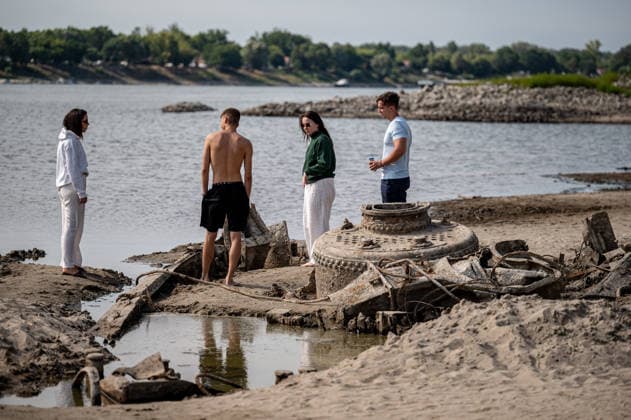 Remains of an old World War II-era ship in Hungary BAJA, HUNGARY – AUGUST 8: People gather along the exposed riverbed of the Danube, after exceptionally low water levels revealed the remains of an old World War II-era ship from the riverbed in Baja, Hungary on August 8, 2026. The emergence of the wreck has attracted hundreds of curious visitors to the site. Robert Nemeti Anadolu Baja Hungary. Editorial use only. Please get in touch for any other usage.  Copyright: x2026xAnadoluxRobertxNemetix