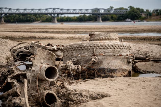 Remains of an old World War II-era ship in Hungary BAJA, HUNGARY – AUGUST 8: A view of the exposed riverbed of the Danube, after exceptionally low water levels revealed the remains of an old World War II-era ship from the riverbed in Baja, Hungary on August 8, 2026. The emergence of the wreck has attracted hundreds of curious visitors to the site. Robert Nemeti Anadolu Baja Hungary. Editorial use only. Please get in touch for any other usage.  Copyright: x2026xAnadoluxRobertxNemetix