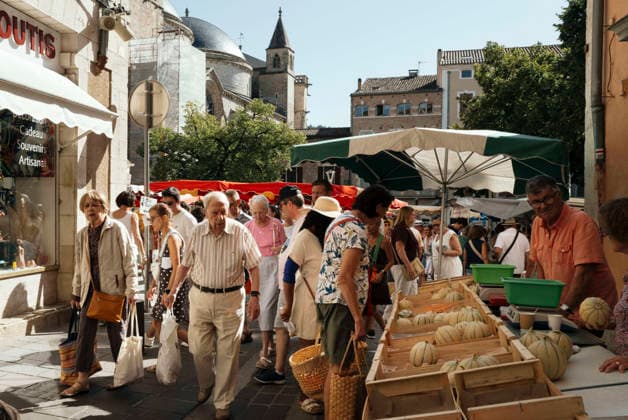 Queen Margrethe Visits Cahors Market - France Queen Margrethe II of Denmark visits market of Cahors, during her vacances at Cayx Castle, residence of the Danish Royal Family, in the Lot department, France, on August 8, 2026. Photo by Patricia Huchot-Boissier ABACAPRESS.COM Cahors OCCITANIE France  Copyright: xHuchot-BoissierxPatricia ABACAx
