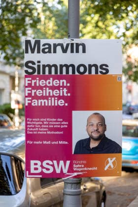 Wahl zum Abgeordnetenhaus, Wahlplakate in Berlin, 07.08.2026 Marvin Simmons (BSW) Kommunalpolitik in Tempelhof-Schöneberg - Wahlplakate der Parteien zur 20.Wahl des Abgeordnetenhauses von Berlin und den Bezirksverordnetenversammlungen, Berliner Stadtgebiet, Berlin, 07.8.26 Berlin Berliner Stadtgebiet Berlin Deutschland *** Berlin House of Representatives Election, Election Posters in Berlin, August 7, 2026 Marvin Simmons BSW Local politics in Tempelhof-Schöneberg Election posters of the parties for the 20th election to the Berlin House of Representatives and the district assemblies, Berlin metropolitan area, Berlin, August 7, 2026 Berlin Berlin metropolitan area Berlin Germany Copyright: xHolgerxMuchx