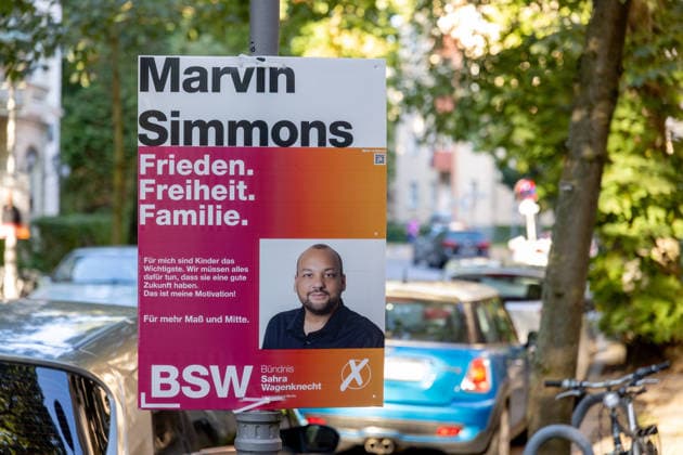 Wahl zum Abgeordnetenhaus, Wahlplakate in Berlin, 07.08.2026 Marvin Simmons (BSW) Kommunalpolitik in Tempelhof-Schöneberg - Wahlplakate der Parteien zur 20.Wahl des Abgeordnetenhauses von Berlin und den Bezirksverordnetenversammlungen, Berliner Stadtgebiet, Berlin, 07.8.26 Berlin Berliner Stadtgebiet Berlin Deutschland *** Berlin House of Representatives Election, Election Posters in Berlin, August 7, 2026 Marvin Simmons BSW Local politics in Tempelhof-Schöneberg Election posters of the parties for the 20th election to the Berlin House of Representatives and the district assemblies, Berlin metropolitan area, Berlin, August 7, 2026 Berlin Berlin metropolitan area Berlin Germany Copyright: xHolgerxMuchx