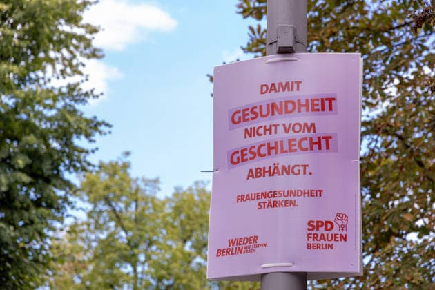 Wahl zum Abgeordnetenhaus, Wahlplakate in Berlin, 07.08.2026 Plakat der SPD Frauen in Berlin - Wahlplakate der Parteien zur 20.Wahl des Abgeordnetenhauses von Berlin und den Bezirksverordnetenversammlungen, Berliner Stadtgebiet, Berlin, 07.8.26 Berlin Berliner Stadtgebiet Berlin Deutschland *** Election to the House of Representatives, campaign posters in Berlin, August 7, 2026: Poster by the SPD Women’s Group in Berlin; election posters by the political parties for the 20th election to the Berlin House of Representatives and the district councils; Berlin metropolitan area, Berlin, August 7, 2026; Berlin metropolitan area, Berlin, Germany Copyright: xHolgerxMuchx