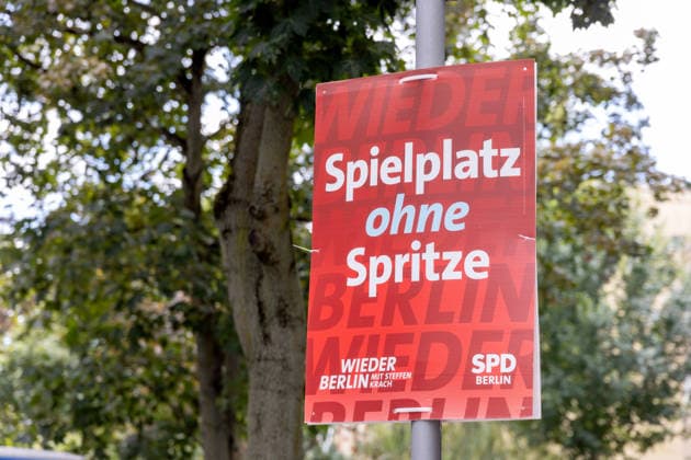 Wahl zum Abgeordnetenhaus, Wahlplakate in Berlin, 07.08.2026 Plakat Spielplatz ohne Spritzen SPD - Wahlplakate der Parteien zur 20.Wahl des Abgeordnetenhauses von Berlin und den Bezirksverordnetenversammlungen, Berliner Stadtgebiet, Berlin, 07.8.26 Berlin Berliner Stadtgebiet Berlin Deutschland *** Election to the House of Representatives, campaign posters in Berlin, August 7, 2026 Poster: Playground Without Syringes SPD Election posters from the political parties for the 20th election to the Berlin House of Representatives and the district councils, Berlin metropolitan area, Berlin, August 7, 2026 Berlin Berlin metropolitan area Berlin Germany Copyright: xHolgerxMuchx